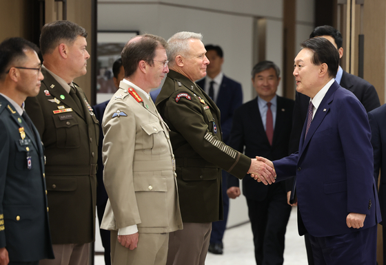 President Yoon Suk Yeol, right, shakes hands with United Nations Commander General Paul LaCamera before a meeting with UNC officials at the presidential office in Yongsan District, central Seoul, on Aug. 10. [YONHAP]
