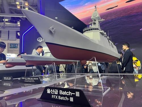 A model of Korea's 3,600-ton, next-generation frigate with enhanced anti-submarine and anti-air capabilities [YONHAP]