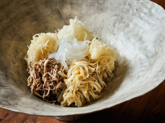 Abalone flower rice by Onjium's Cho Eun-hee and Park Seong-bae [KOREAN FOOD PROMOTION INSTITUTE] 