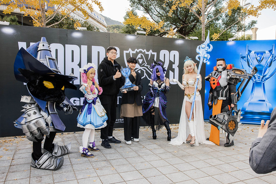 Esports cosplayers attend the League of Legends World Championship 2023 semifinals on Saturday in Busan. [RIOT GAMES]