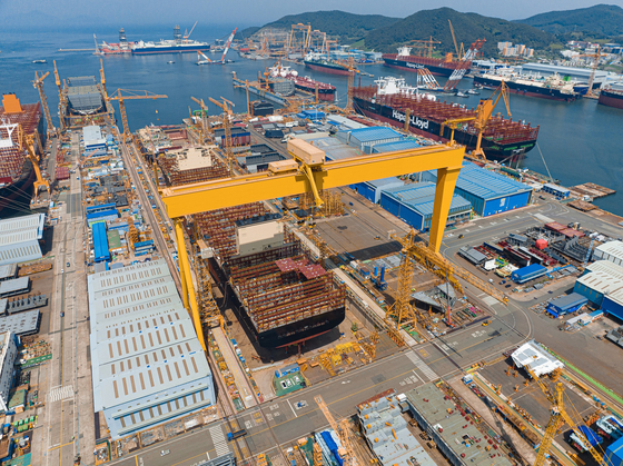 Pictured is Hanwha Ocean's shipyard at Geoje, South Gyeongsang. [JOONGANG PHOTO]