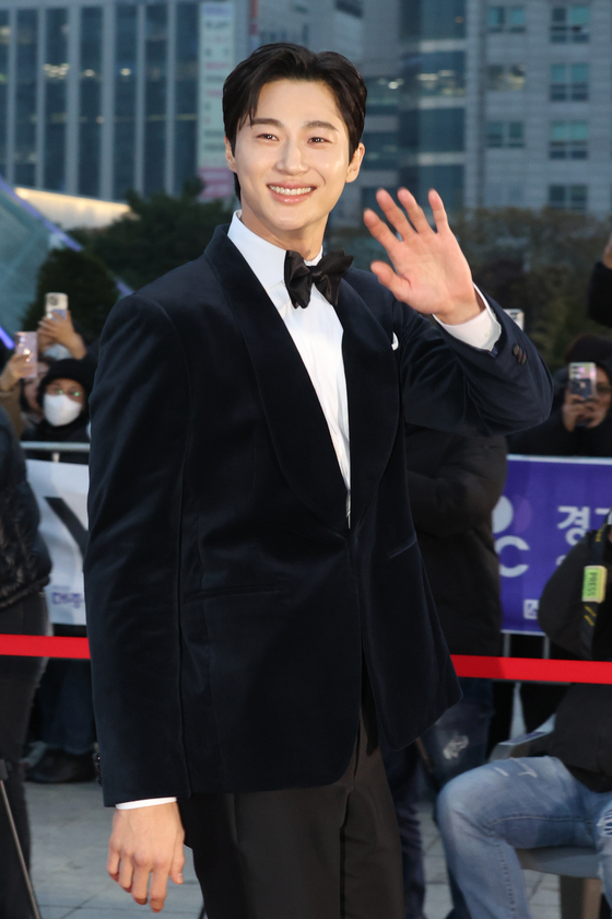 Actor Byeon Woo-seok attends the 59th Daejong International Film Awards held at the Gyeonggi Arts Center in Suwon, Gyeonggi, on Wednesday. [YONHAP]