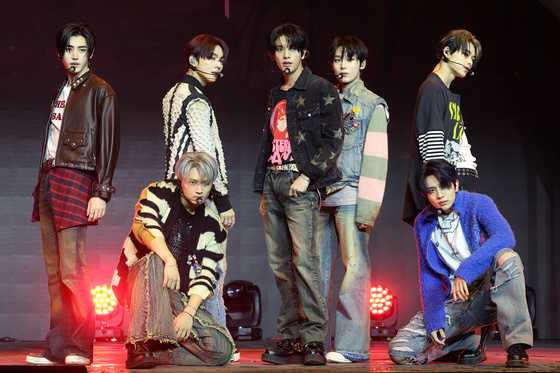 Boy band Enhypen performs its new lead track ″Sweet Venom″ during a showcase held on Thursday at the Yes24 Live Hall music venue in eastern Seoul for its fifth EP ″Orange Blood.″ [NEWS1]