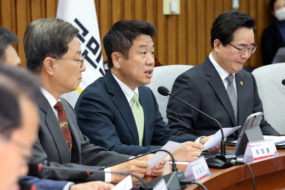 Rep. Yu Eui-dong, People Power Party's chief policymaker, speaks at a meeting on the cessation of dog meat consumption and improvement of animal welfare held at the National Assembly in western Seoul on Friday. [NEWS1]