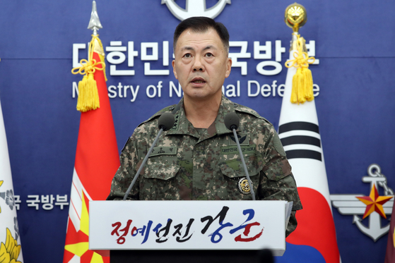 Lt. Gen. Kang Ho-pil, chief director of operations at the Joint Chiefs of Staff (JCS), speaks at a press briefing at the Ministry of National Defense in Yongsan District, central Seoul, on Monday. [YONHAP]