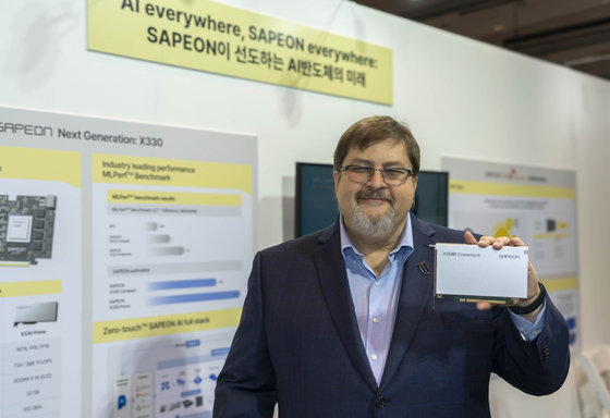 Sapeon's Chief Technology Officer Michael Shebanow holds up the company's latest X330 NPU. [SK TELECOM]
