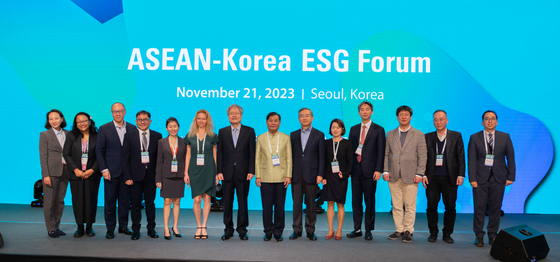 Secretary General Kim Hae-yong of ASEAN-Korea Centre, seventh from left, Ambassador of Lao PDR to Korea and Chair of ASEAN Committee in Seoul, H.E. Songkane Luangmunithone, eight from left, and speakers of the ASEAN-Korea ESG Forum pose for a photo at JW Marriott Dongdaemun Square Seoul in eastern Seoul Tuesday. [ASEAN-KOREA CENTRE]