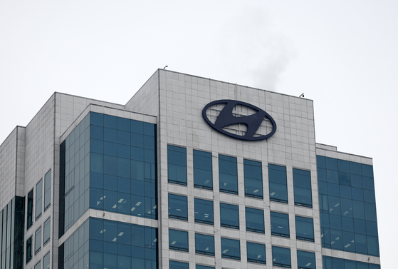 Hyundai Motor and Kia posted the biggest annual increase in their donations. Pictured is Hyundai Motor's headquarters in Seocho District, southern Seoul. [YONHAP]