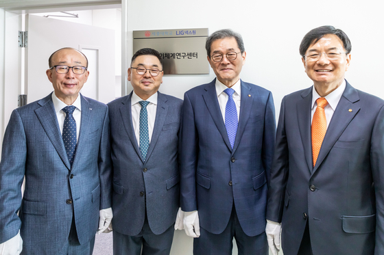 From left: LIG Nex1 CEO Kim Ji-chan, LIG Group Chairman Koo Bon-sang, Sejong University President Bae Deg-hyo, and the university's Vice President Hong Woo-young pose for a photo during an opening ceremony for a future weapons system research center on Wednesday in eastern Seoul. [LIG NEX1]