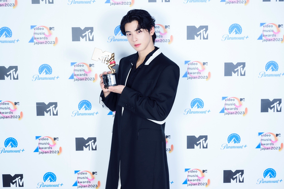 Korean stars dominate Japan's MTV Video Music Awards