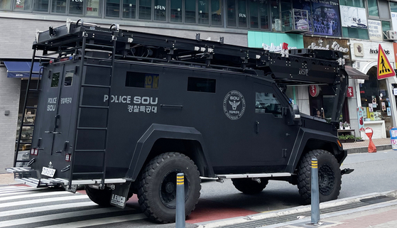 Armored vehicle deployed at Seohyun Station on Aug. 6 [GYEONGGI NAMBU PROVINCIAL POLICE] 
