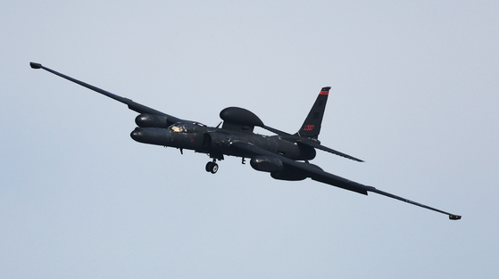 U.S. military surveillance and reconnaissance aircraft U-2S Dragon Lady landing at the U.S. Osan Air Base in Pyeongtaek, Gyeonggi, on Wednesday. The South Korean government has decided to suspend the inter-Korean agreement signed in 2018, which included a no-fly zone along the Military Demarcation Line. [YONHAP]