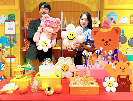 Employees hold goods displayed at the Wiggle Wiggle pop-up store at Hyundai Department Store's Mia branch in Seongbuk District, central Seoul, on Thursday. [HYUNDAI DEPARTMENT STORE] 