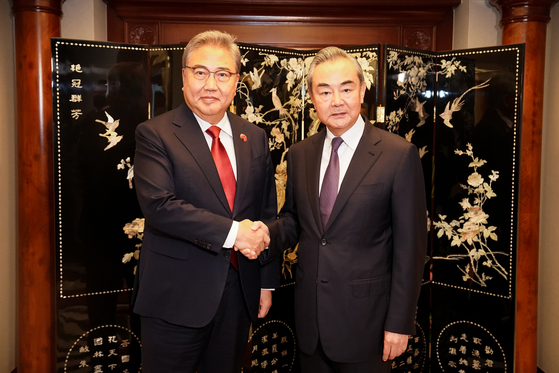 South Korean Foreign Minister Park Jin, left, shakes hands with Chinese Foreign Minister Wang Yi ahead of the bilateral talks in Jakarta, Indonesia, on July 14. [YONHAP]