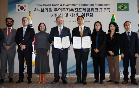 Coreia e Brasil assinam acordo para promover comércio e investimento