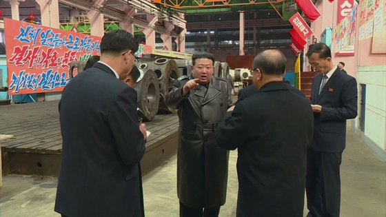 North Korean leader Kim Jong-un visits the Ryongsong Machine Complex in Hamhung Province on Sunday. [KOREAN CENTRAL NEWS AGENCY]