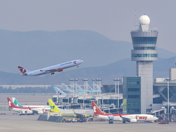 The sight of aircraft taking off and waiting at Incheon International Airport [INCHEON INTERNATIONAL AIRPORT CORPORATION]