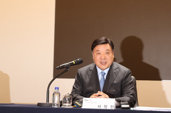 Celltrion founder and chairman Seo Jung-jin speaks about the company's merger plan at a press conference in western Seoul. [CELLTRION]