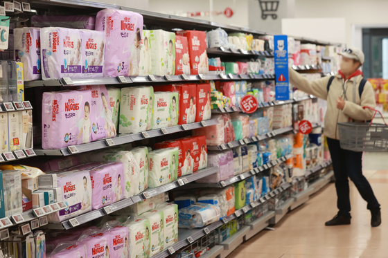 Baby products, including diapers, displayed at a mart in downtown Seoul [YONHAP]