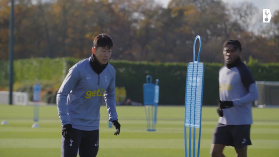 Tottenham Hotspur's Son Heung-min, left, trains ahead of a match against Manchester City. [ONE FOOTBALL]