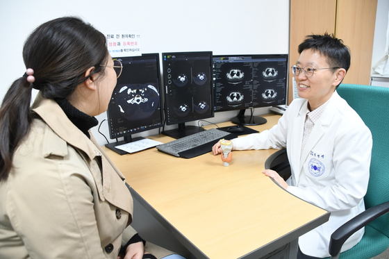 Kim Yeon-seon, a thyroid surgeon at Dongkang Hospital in Ulsan [JOONGANG PHOTO]
