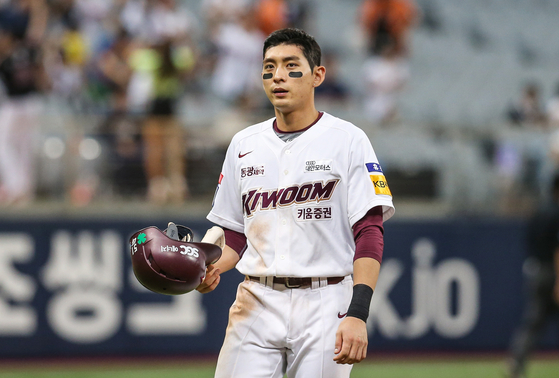 Kiwoom Heroes' Lee Jung-hoo became the youngest player to record 100 hits for seven consecutive years during a game against the KT Wiz at Gocheok Sky Dome in western Seoul in July. [YONHAP]