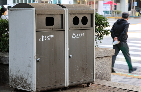 Public trash bins in Seoul on Oct. 12 [NEWS1]