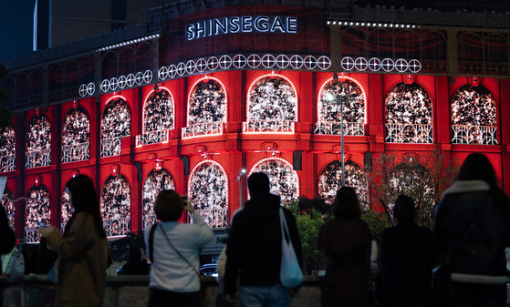 Shinsegae Department Store's flagship location in Myeongdong in Jung District, central Seoul, celebrates Christmas with a media facade. [NEWS1]