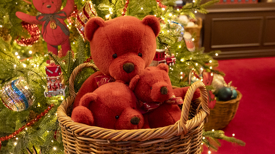 Red teddy bears, named Harry Bear, are the mascot of La Boutique d'Harry, as well as its lore's main character. [THE HYUNDAI]