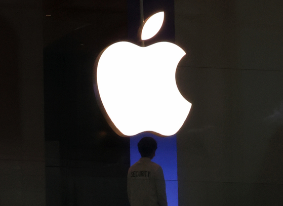 An Apple logo is seen at an Apple Store in Myeong-dong, central Seoul, on Wednesday. [YONHAP]