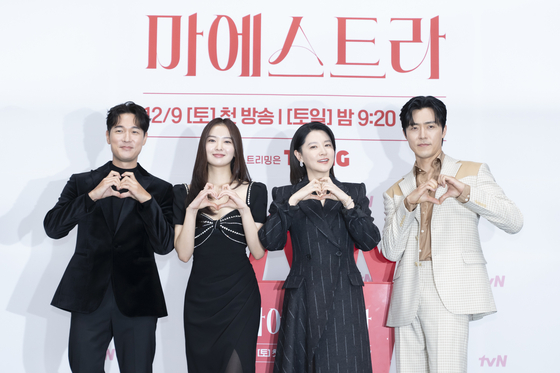 The stars of tvN's upcoming television drama series ″Maestra: Strings of Truth″ pose during a press conference at the Ramada by Wyndham Seoul Sindorim hotel in Guro District, western Seoul, on Wednesday. From left: actors Kim Young-jae, Hwang Bo-reum-byeol, Lee Young-ae and Lee Moo-saeng. [TVN]