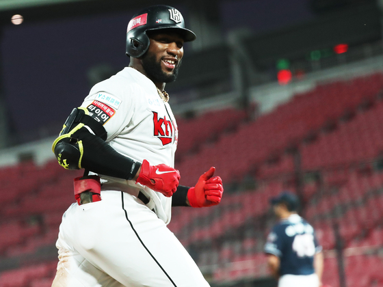 Mel Rojas Jr. of the KT Wiz smiles after hitting a home run in June 2020. [YONHAP]