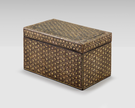 A najeon chilgi box that dates back to the Goryeo Dynasty (918-1392) is being exhibited at the National Palace Museum of Korea in central Seoul. Najeon chilgi is lacquerware inlaid with mother-of-pearl. [CULTURAL HERITAGE ADMINISTRATION] 
