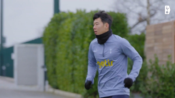 Son Heung-min trains with the Tottenham Hotspur squad ahead of Thursday's Premier League match against West Ham. [ONE FOOTBALL]