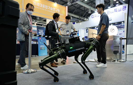 Ghost Robotics' Vision 60, a four-legged robotic dog, displayed at the U.S. company's booth at the K-Safety Expo 2023 held at Kintex in Goyang, Gyeonggi, in September. [NEWS1]