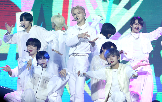 Boy band Fantasy Boys performs at the ″K-Link Festival″ concert on Sunday at the Jamsil Arena in southern Seoul. [NEWS1]