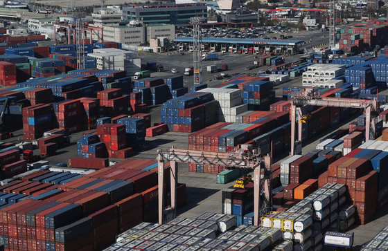 Exports rose 3.3 percent on-year in the first 10 days of December, Korea Customs Service data showed Monday. Pictured are shipping containers stacked at a port in Busan. [NEWS1]