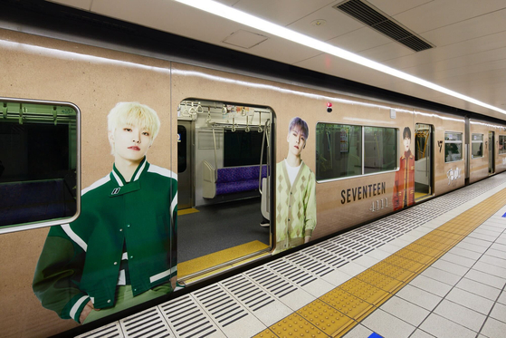 A special train in Japan from Nogoya's Meitetsu line is wrapped with images of Seventeen's members. [HYBE JAPAN]