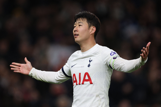 Tottenham Hotspur's Son Heung-min celebrates after scoring from the penalty spot during a Premier League match against Newcastle United at Tottenham Hotspur Stadium in London on Sunday.  [AFP/YONHAP]