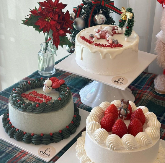 Gluten-free Christmas cakes at InLike cake shop in Gangseo District, western Seoul [SCREEN CAPTURE/ INLIKE] 