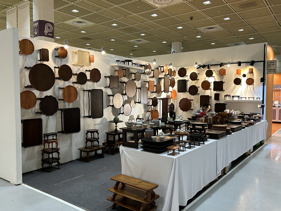 Soban, or traditional Korean wooden tables, are on display at Craft Trend Fair 2023, which kicked off Thursday and continues until Sunday at Coex in Gangnam District, southern Seoul. [SHIN MIN-HEE]