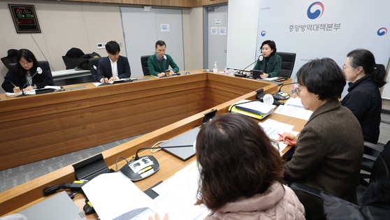 Jee Young-mee, the commissioner of the Korea Disease Control and Prevention Agency, speaks during the first intergovernmental agencies’ meeting regarding infectious respiratory diseases at the agency headquarters in Cheongju, North Chungcheong, on Monday noon. [YONHAP]