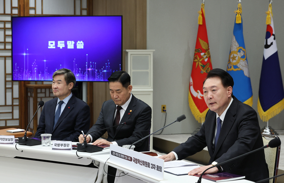 President Yoon Suk Yeol, right, speaks during the third meeting of the Defense Innovation Committee at the presidential office in Yongsan District, central Seoul, Wednesday, flanked by Defense Minister Shin Won-sik, center, and National Security Adviser Cho Tae-yong. [JOINT PRESS CORPS]