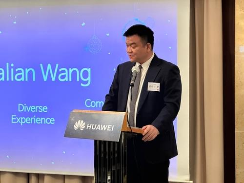 Huawei Korea CEO Balian Wang speaks at a press conference at Lotte Hotel in central Seoul on Wednesday. [YONHAP]