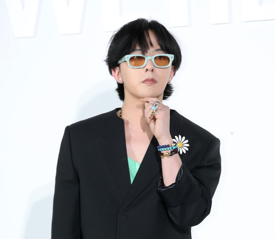 K-pop artist G-Dragon will appear for his first police questioning on Monday. [NEWS1]