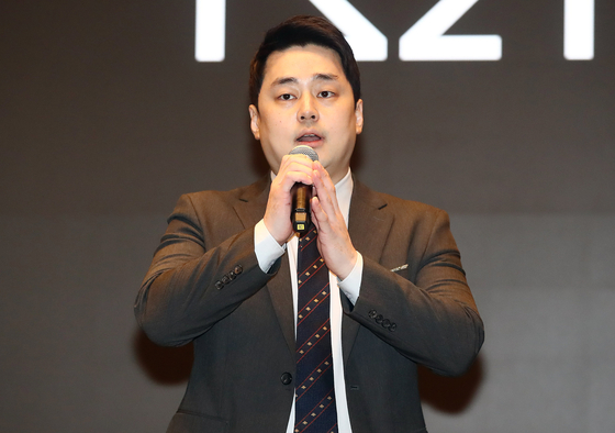 Cho Sung-hae, chief ESG officer at G-Dragon's new agency Galaxy Corporation, reads the company's statement in a press conference held on Thursday at JW Marriott Hotel in southern Seoul. [NEWS1]