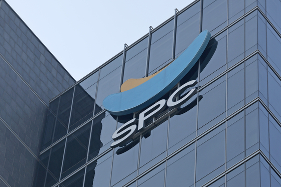 Seoul prosecutors raided the SPC Group headquarters offices on Thursday in the ongoing investigation into allegations that PB Partners, an SPC affiliate, forced Paris Baguette bakers to quit their labor union. Pictured is the SPC Group headquarters located in Seocho District, southern Seoul. [YONHAP]