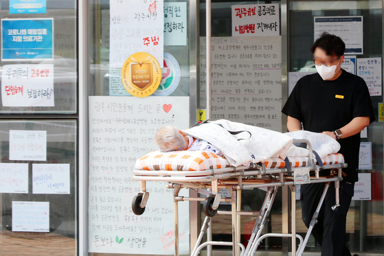 A patient at a rehabilitation hospital in Gwangju is wheeled out on July 27. [YONHAP]