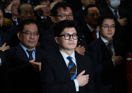 PPP interim leader-designate Han Dong-hoon attends a ceremony marking his resignation from the Justice Ministry in Gwacheon, Gyeonggi, on Thursday. [YONHAP]