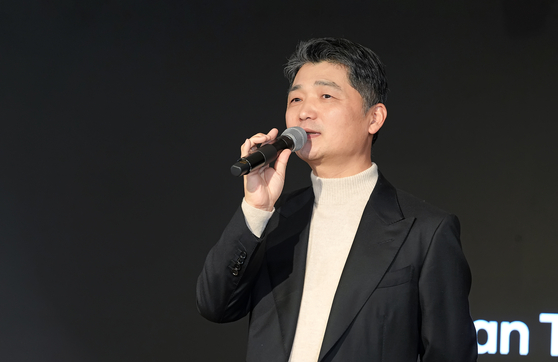 Kakao founder Kim Beom-su speaks at the company meeting held in Kakao's headquarters in Seongnam, Gyeonggi, on Dec. 11. [YONHAP]
